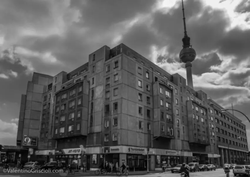 Thirty-six_Views_of_Berliner_Fernsehturm_ValentinoGriscioli-13