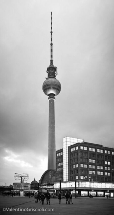 Thirty-six_Views_of_Berliner_Fernsehturm_ValentinoGriscioli-15