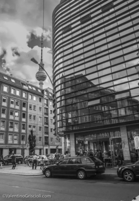 Thirty-six_Views_of_Berliner_Fernsehturm_ValentinoGriscioli-2