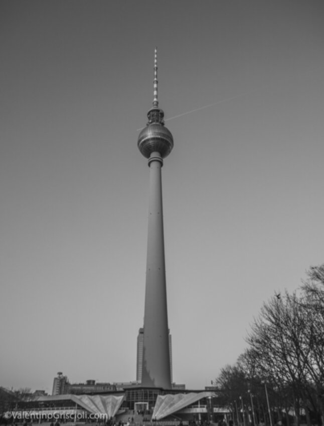 Thirty-six_Views_of_Berliner_Fernsehturm_ValentinoGriscioli-9