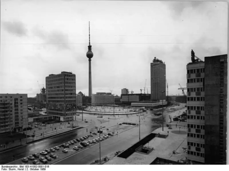 Berlin, Alexanderplatz, "Haus des Lehrers", Fernsehturm