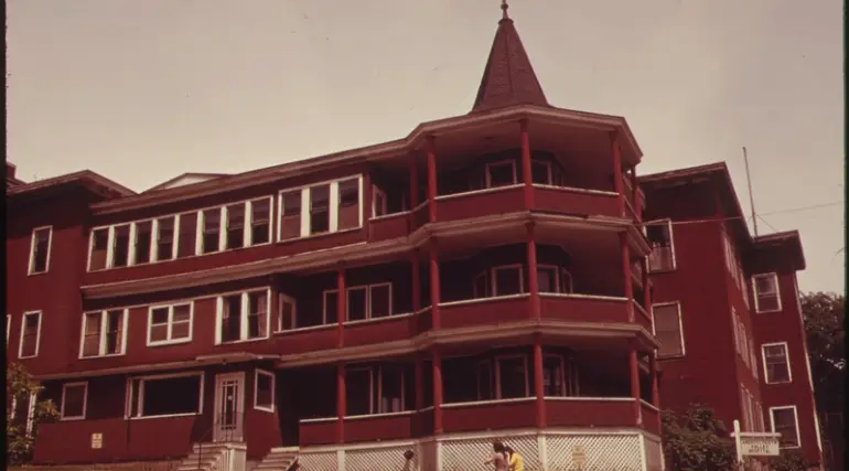 Il vecchio ospedale di Berlin, New Hampshire, in una foto del 1973