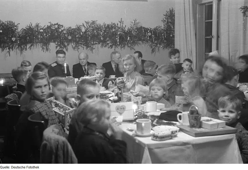 Fotothek_df_pk_0000161_007_Weihnachten_1945
