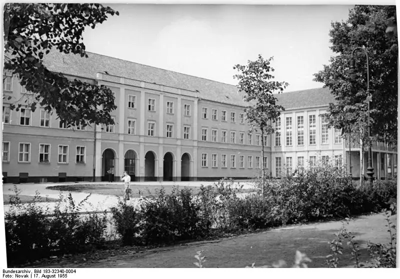 Grundschule Prenzlauer Berg su Schonhauserallee 1955