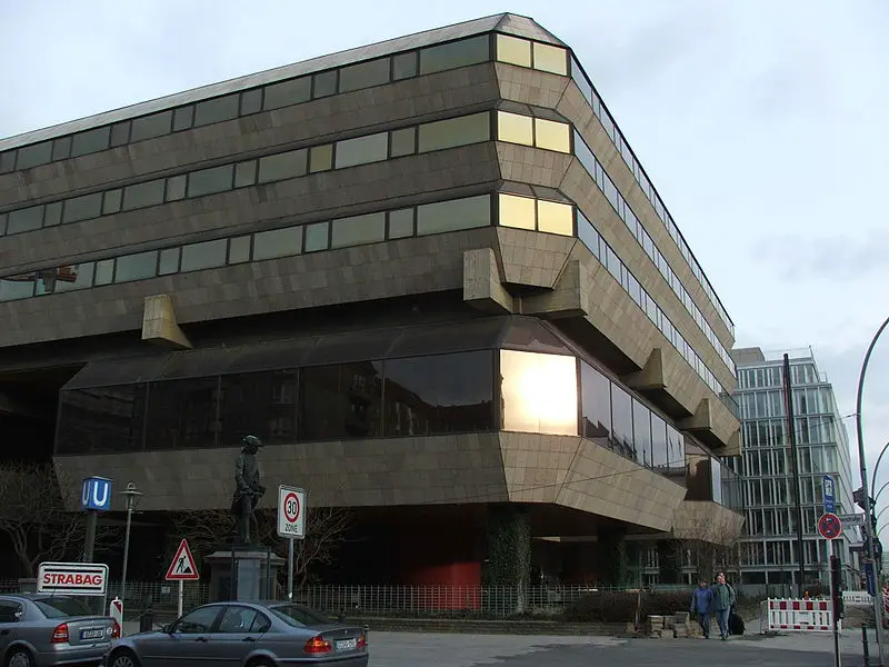 L'edificio che ospita l'Ambasciata della Repubblica Ceca , da Wikipedia ©CC3.0