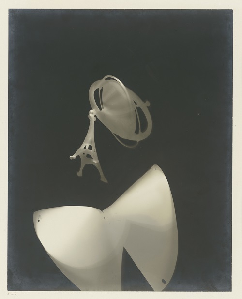 László Moholy-Nagy Fotogramm (Fotogramm mit Eiffelturm), um 1925 / 1928–1929 Reproduktion des Künstlers von Unikat, Silbergelatinepapier © Staatliche Museen zu Berlin, Kunstbibliothek